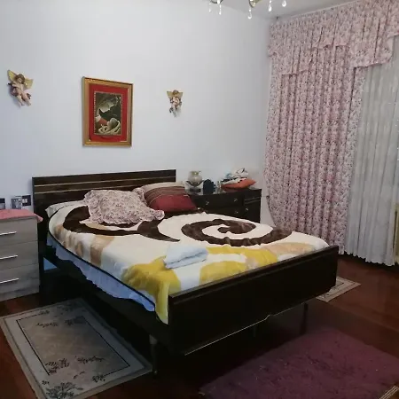 Piso Sarria Homestay *